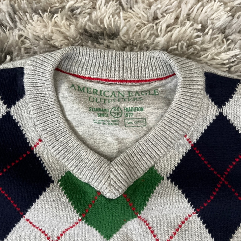 Men’s Gray Argyle Sweater - Picture 3 of 7